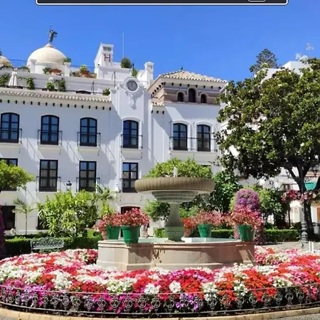 Lägenhet Impressive With 3 Bedrooms Metres From The Estepona